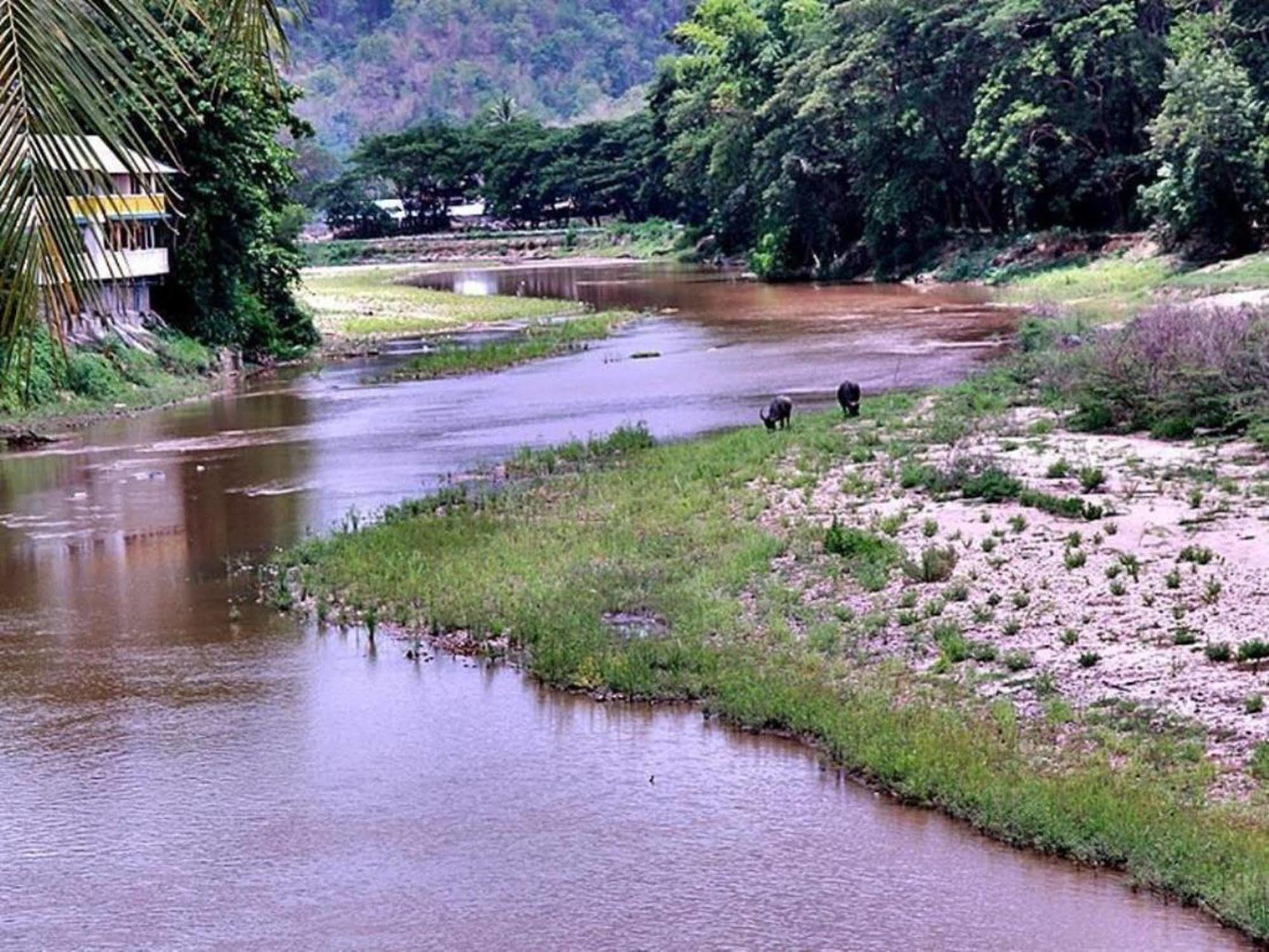 River Bank Resort Mae Sariang Eksteriør billede