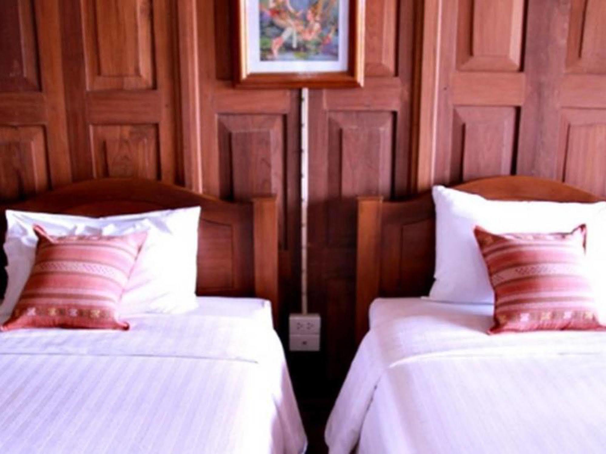 River Bank Resort Mae Sariang Eksteriør billede