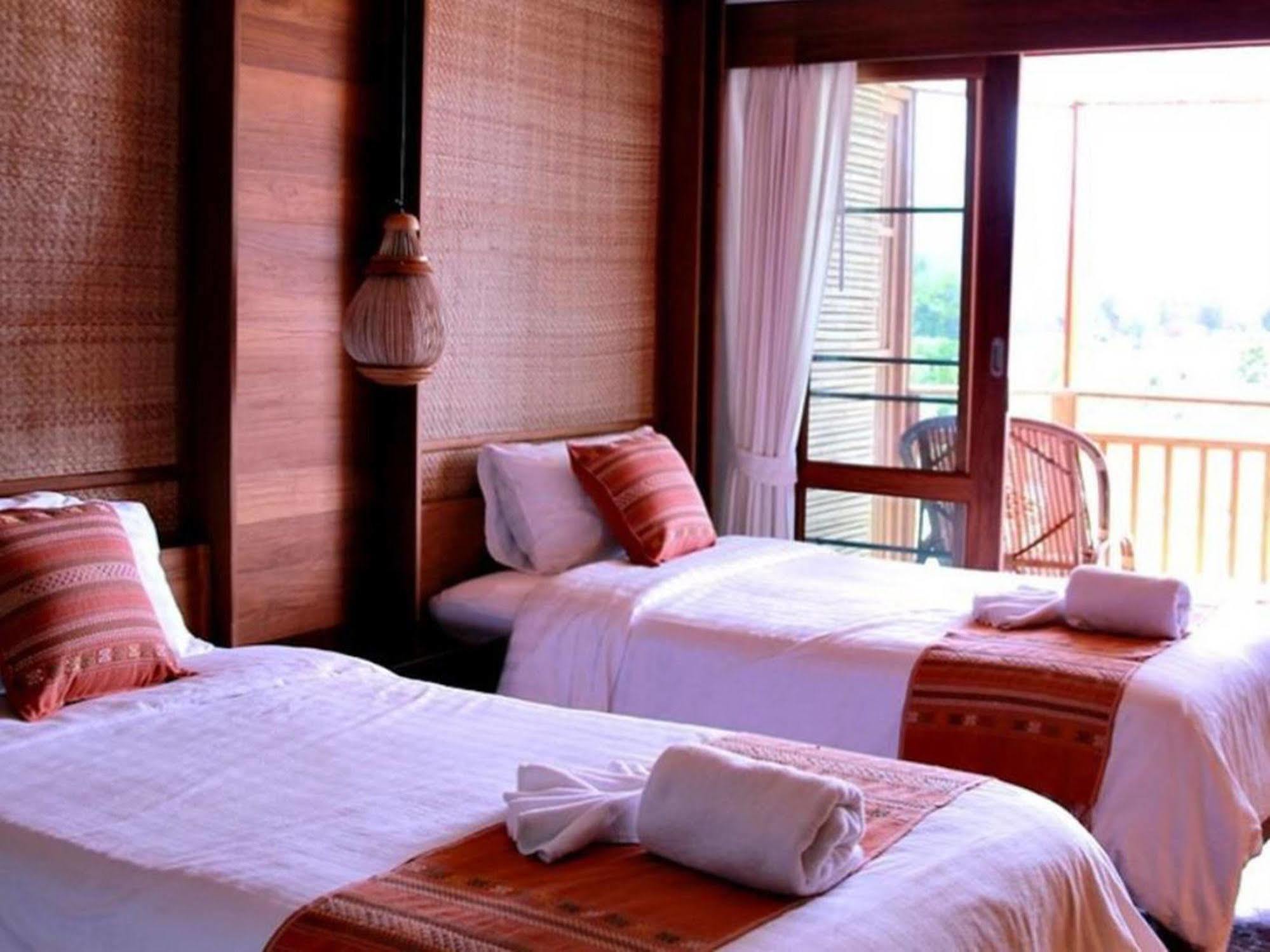 River Bank Resort Mae Sariang Eksteriør billede
