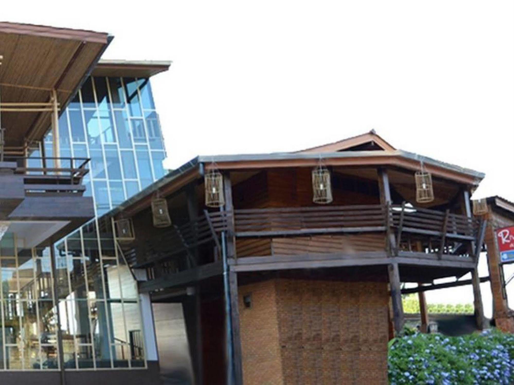 River Bank Resort Mae Sariang Eksteriør billede